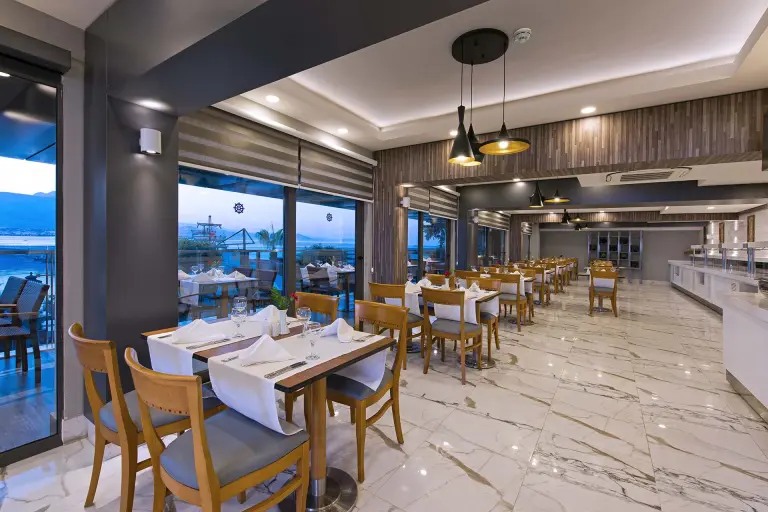 Restoran &amp; Bar / Kaptan Otel