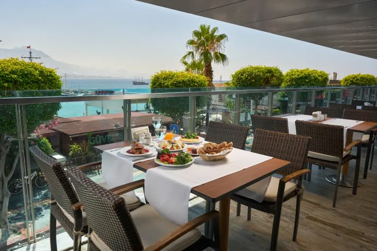 Restoran &amp; Bar / Kaptan Otel