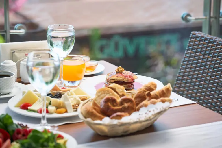 Restoran &amp; Bar / Kaptan Otel