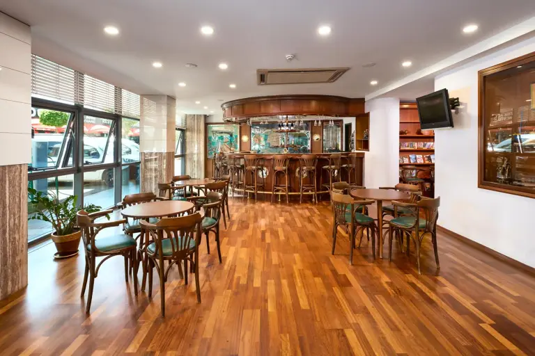 Restoran &amp; Bar / Kaptan Otel